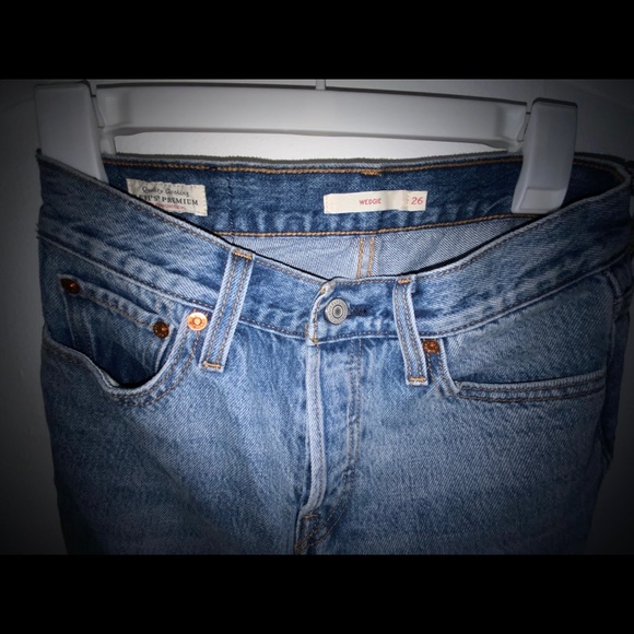 Levi Jeans size 26. Style: “ Wedgie” - Picture 4 of 5
